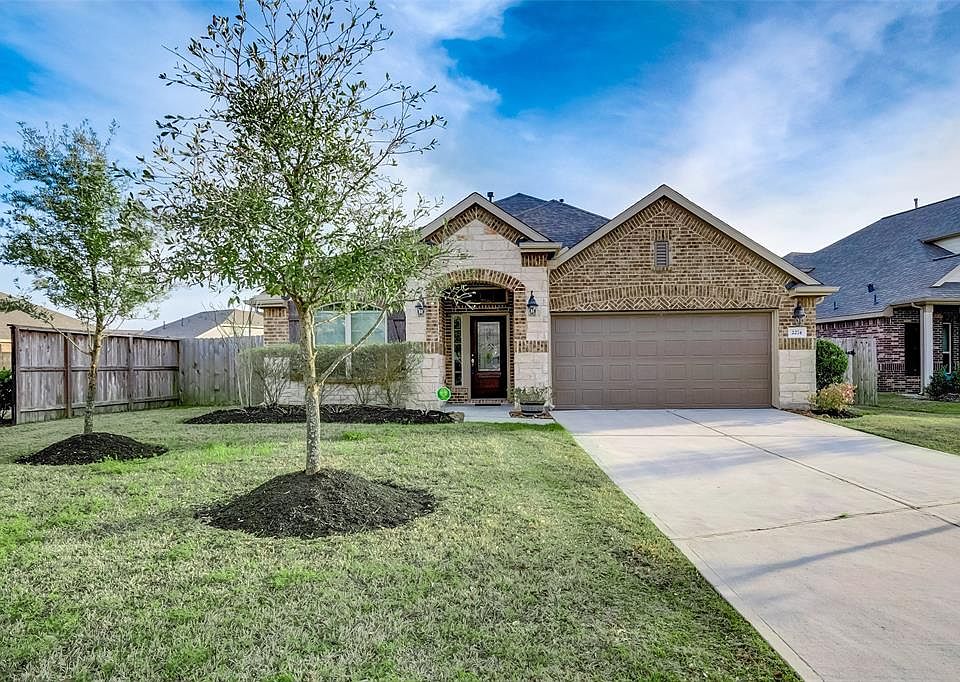 1st image of 2274 Oak Circle Dr N