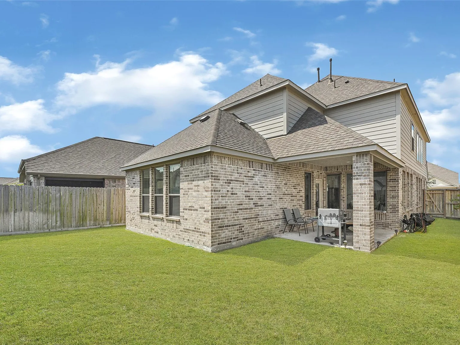 3 bed, 2.5 bath, 2349 sqft, $3,500 — Photo 3