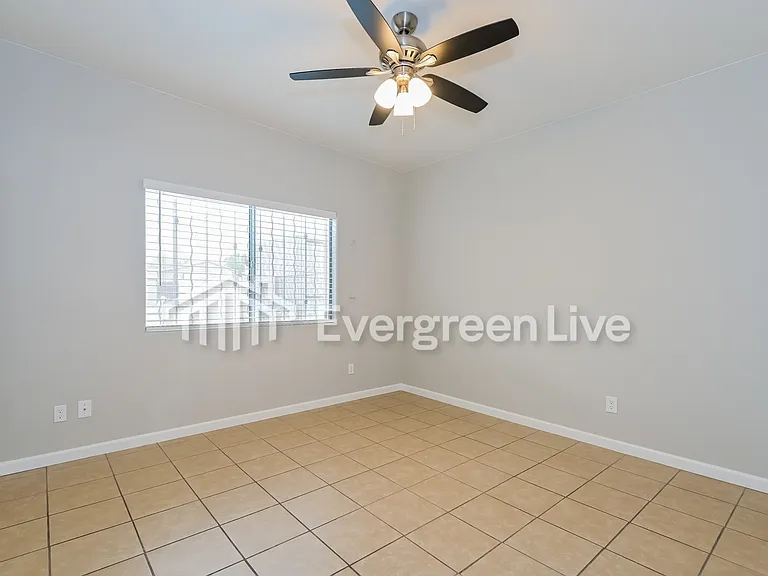 149 W Lee St — Photo 17