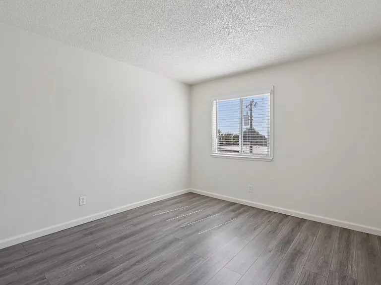 Orchard Crossing — Photo 31