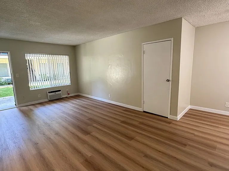 Stone Gate Apartments — Photo 42