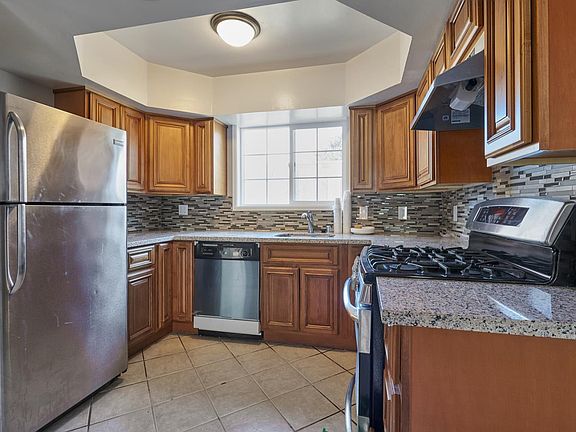 2nd image of 2269 Glen Way