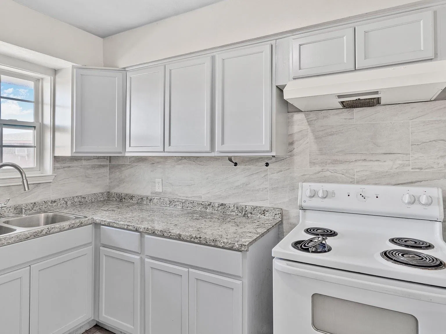 2 bed, 1.0 bath, 1100 sqft, $1,000 — Photo 3
