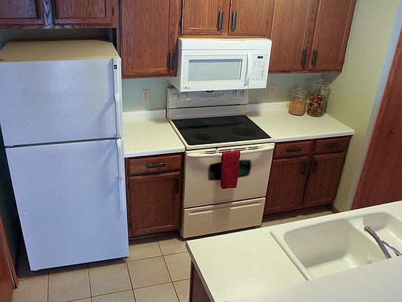 3rd image of 2588 Lockwood Dr