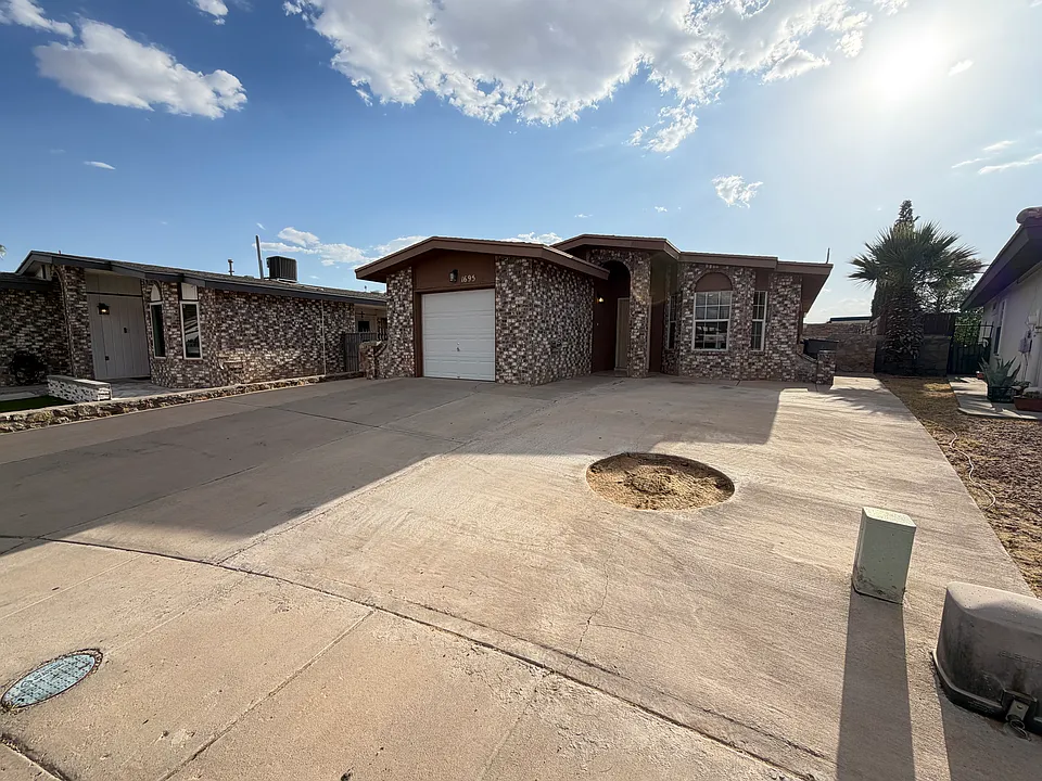 1695 Saint Stephen Pl