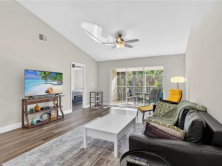 209 Robin Hood Cir #201 — Photo 4
