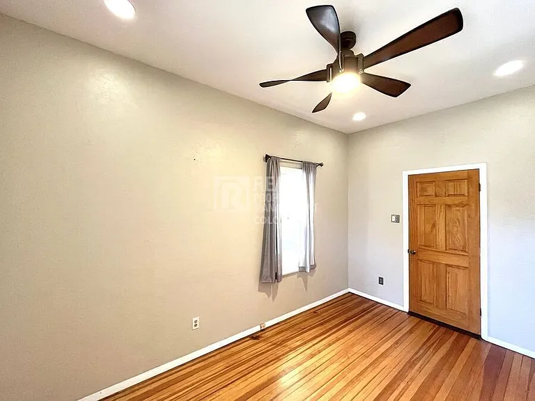 727 W Cucharras St — Photo 14