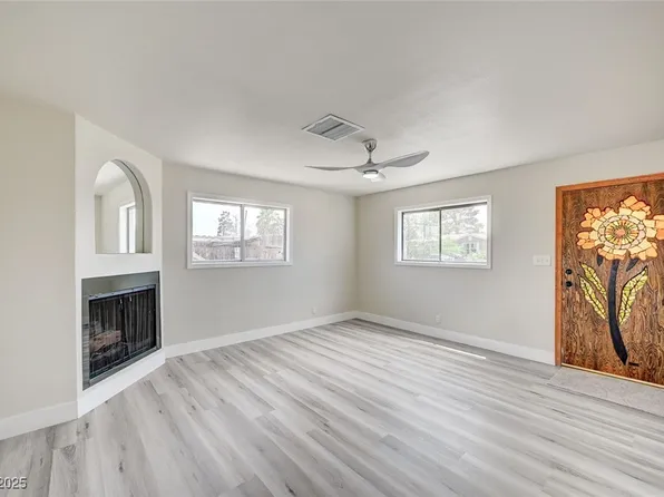 5872 Willard St, Las Vegas, NV 89122