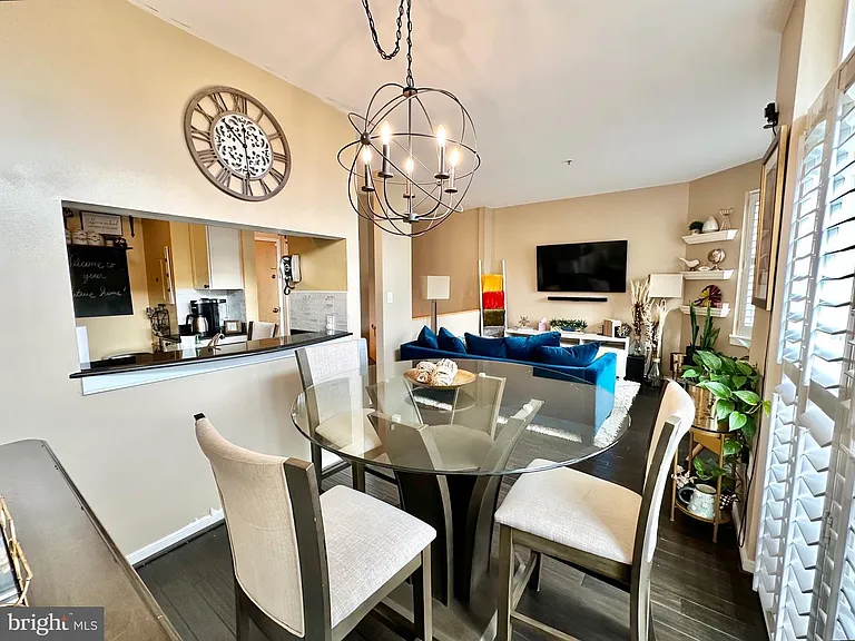 301 S Reynolds St #206 — Photo 4