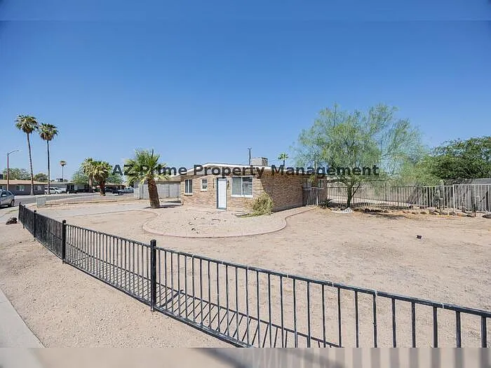 2130 W Cortez St — Photo 4