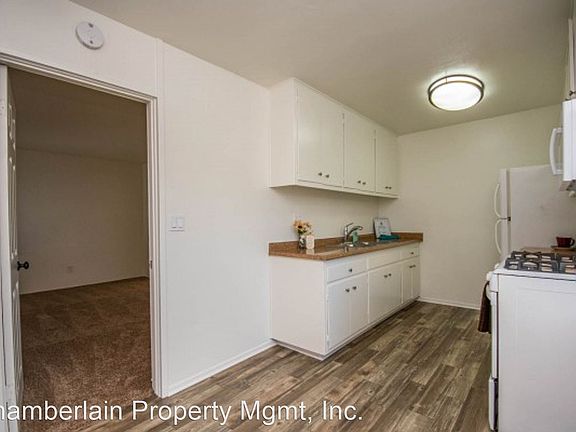 3rd image of 391 Oak Ave APT 5