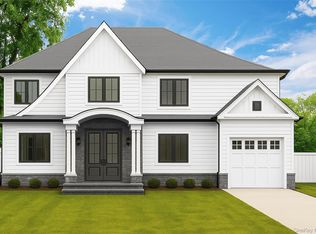 15 Linda Rd, Port Washington, NY 11050