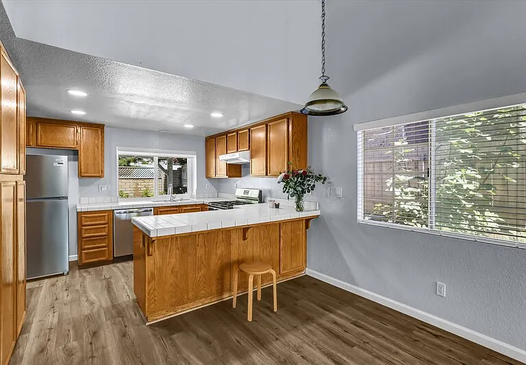 625 Forester Ln — Photo 5