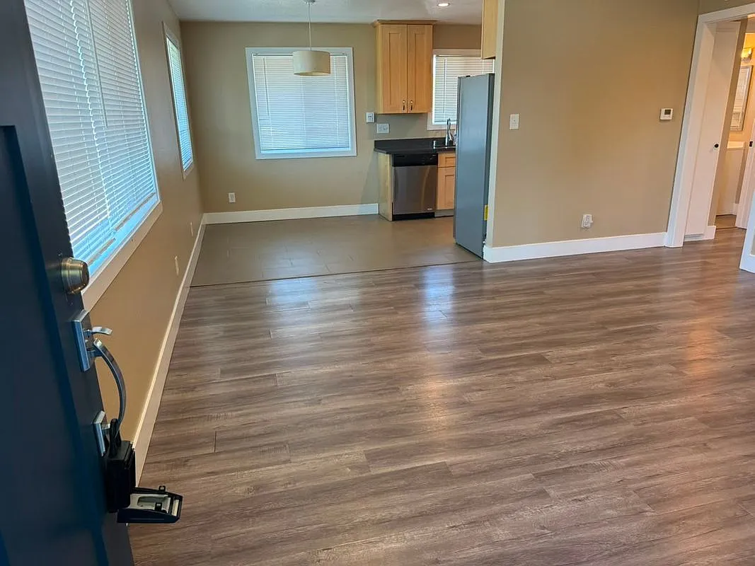 2 bed, 1.5 bath, 875 sqft, $1,849 — Photo 2