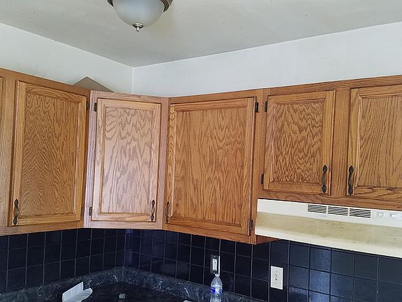 2nd image of 2151 Stieber St