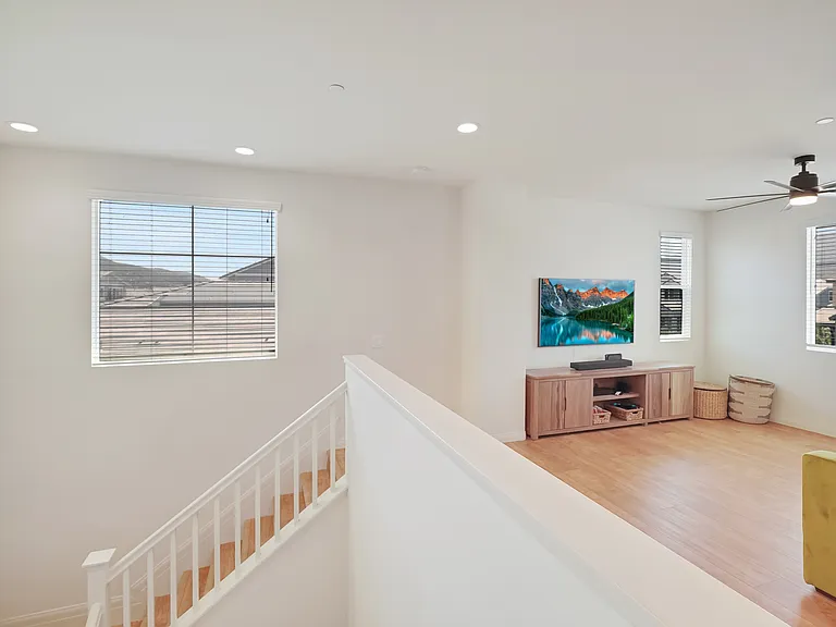 271 Rose St — Photo 14