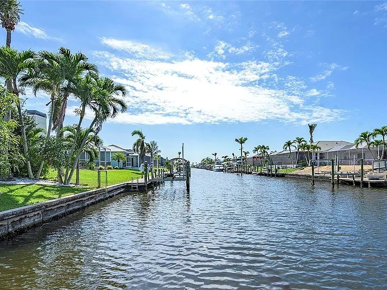 5208 SW 8th Ct — Photo 30