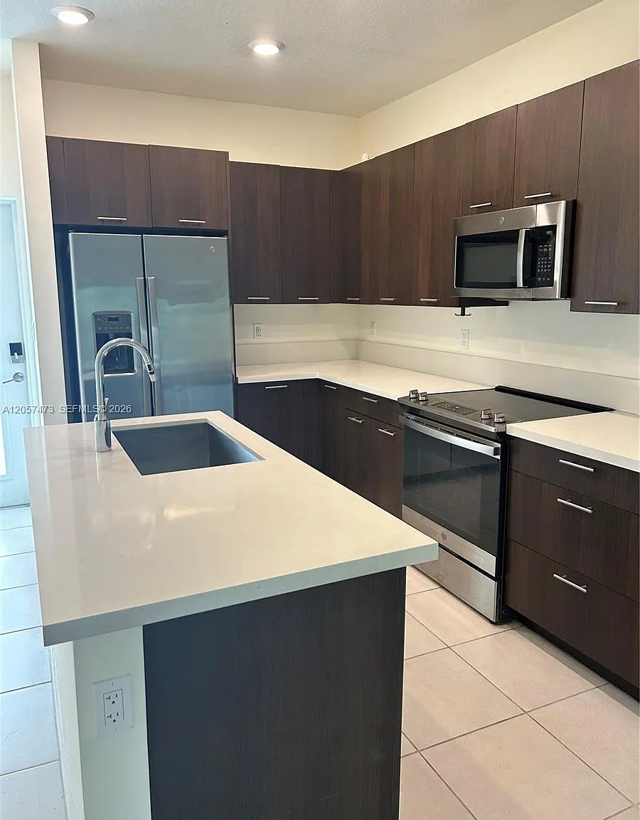 3 bed, 1124 sqft, $3,250 — Photo 4