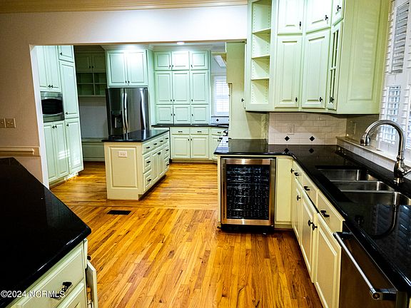 3rd image of 712 Bell Drive