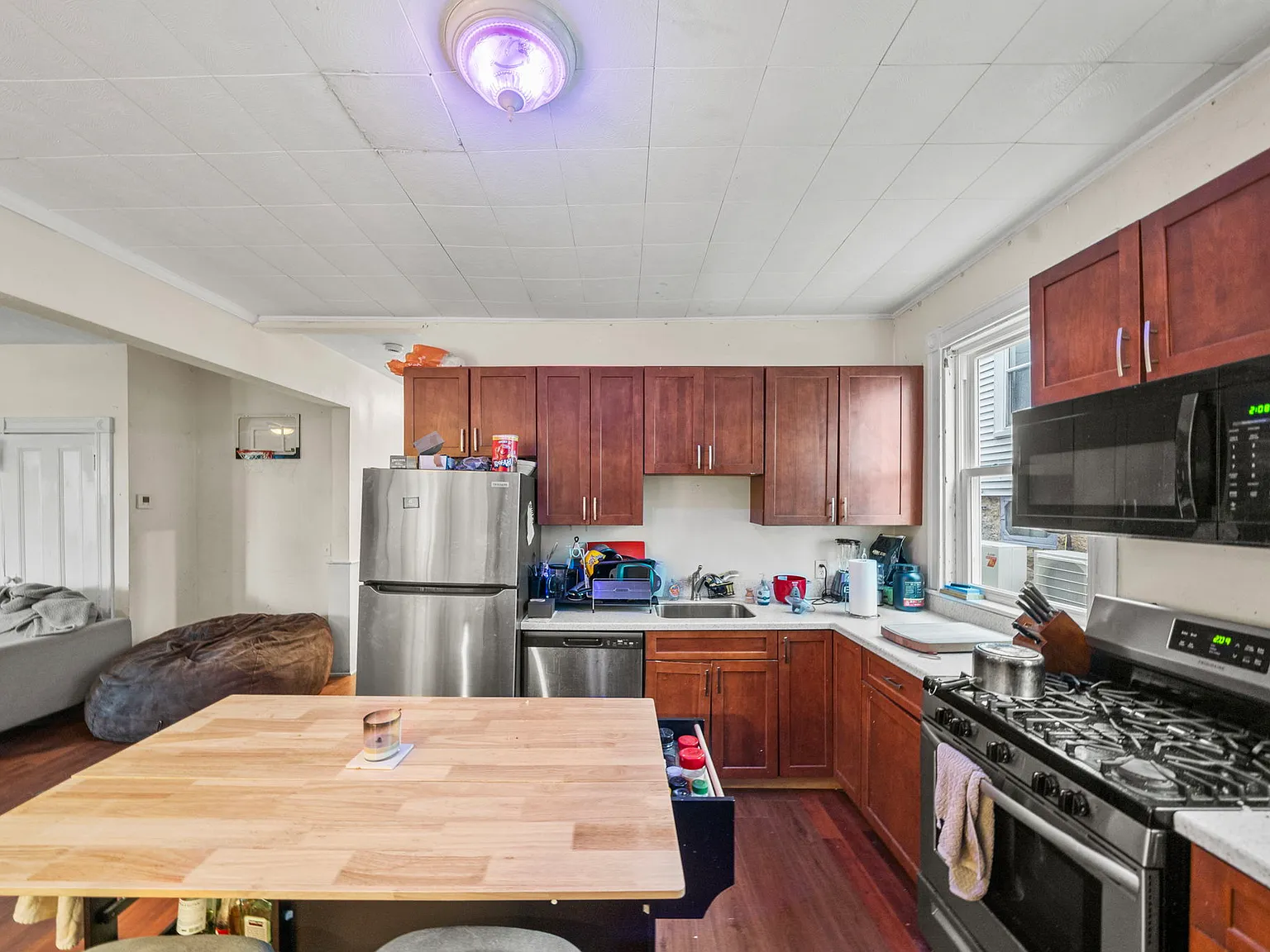 4 bed, 1200 sqft, $4,400 — Photo 3
