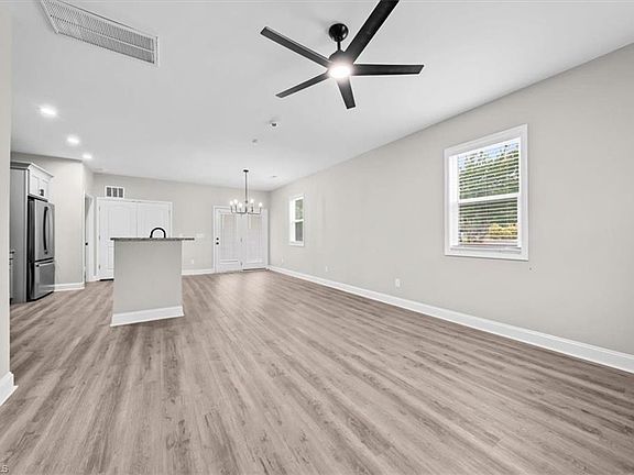 4th image of 113 Sunset Dr