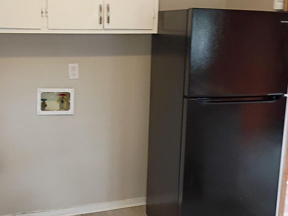 2nd image of 1813 A Sibley Rd