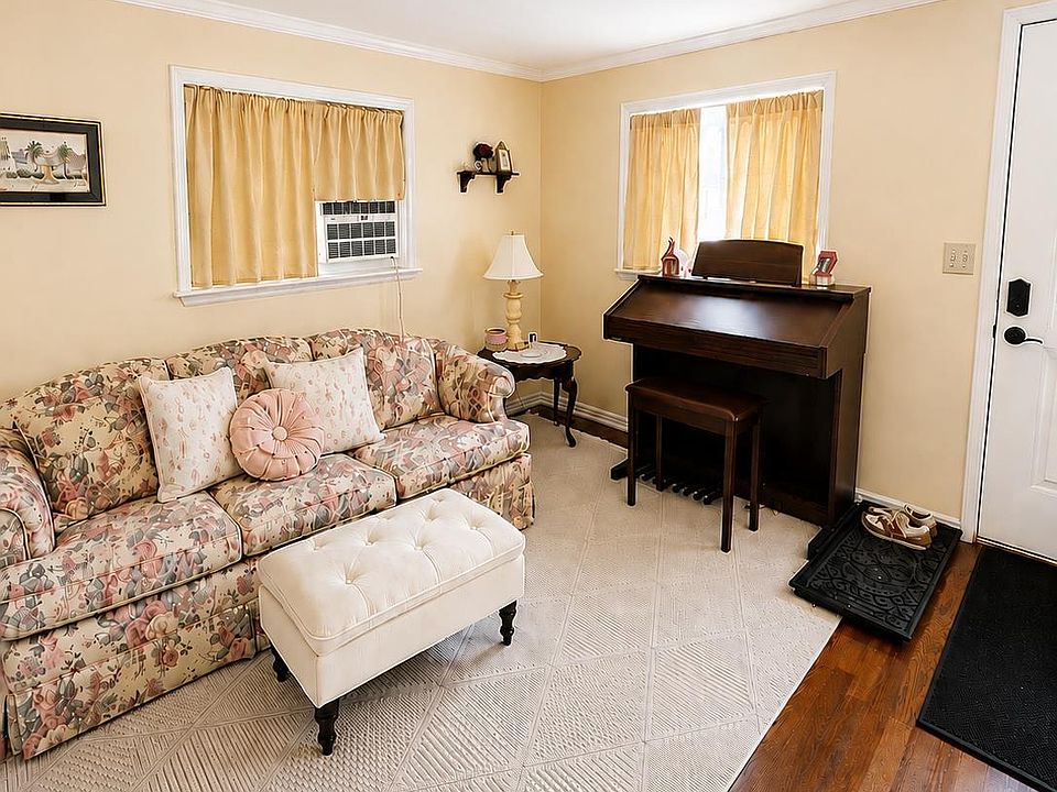 13th image of 20205 Saint Francis St