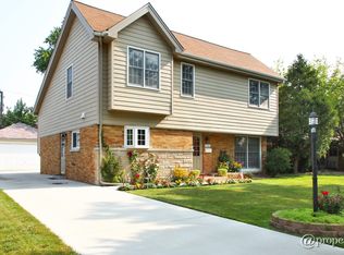 7442 Lake St, Morton Grove, IL 60053