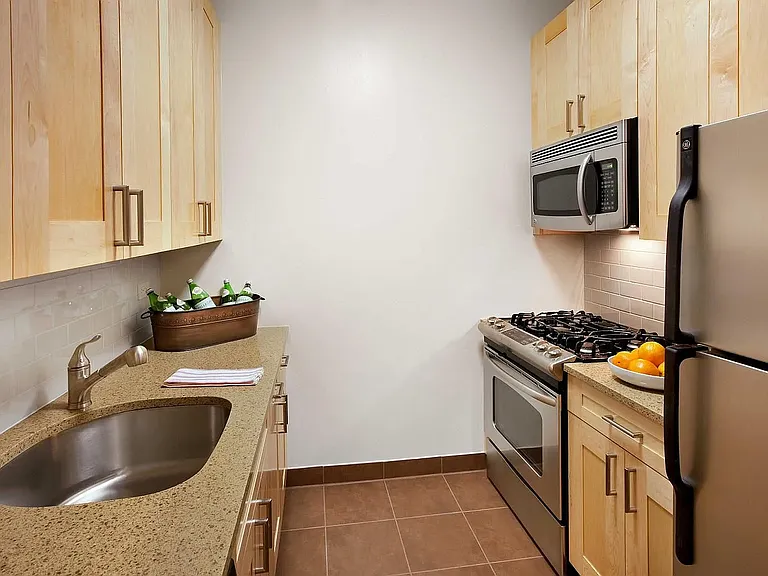 21 West St #6E — Photo 2