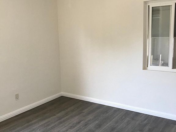 4th image of 1042 S Rowan Ave