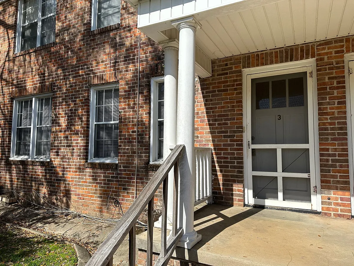 Building Photo - 410 E Carolina St #3