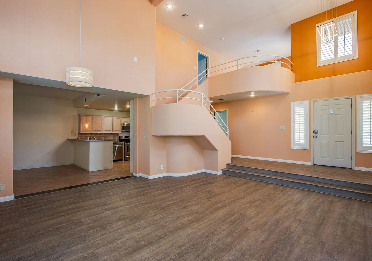 Absolutely gorgeous 2 bedroom 2 bathroom townhome w/loft in prestigious Spanish Trails community! — Photo 4