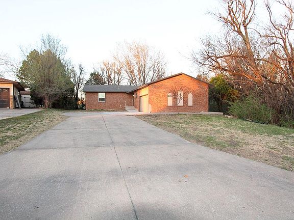 3rd image of 316 Sherman Dr