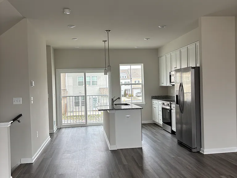 129 Brashear Ct — Photo 4