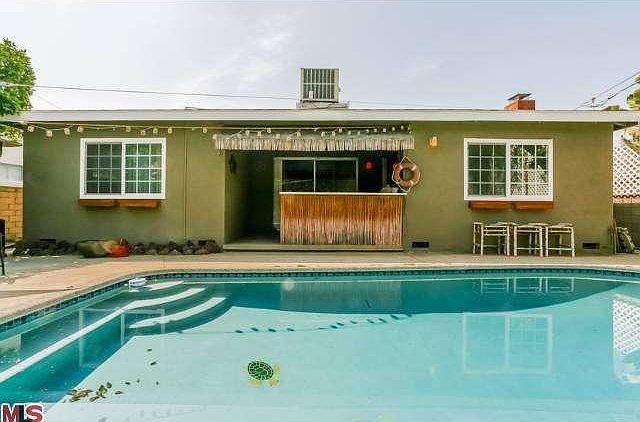 1st image of 6344 Babcock Ave