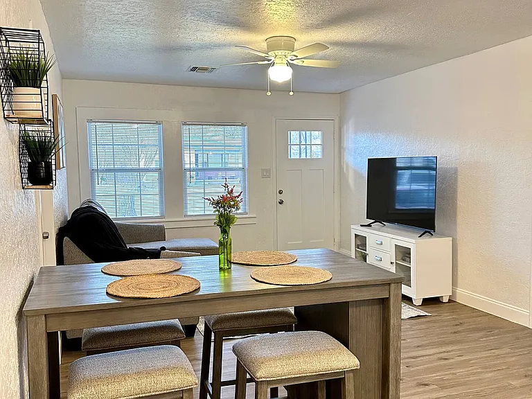 1212 NW Bessie Ave — Photo 4
