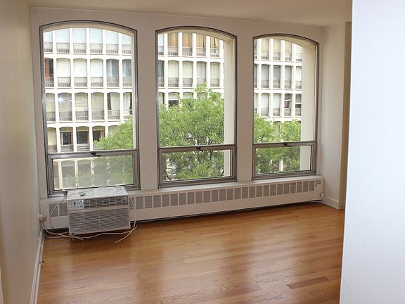 3rd image of 1450 E 55th Pl APT 517S