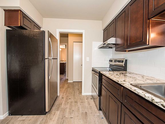 4th image of 25585 Jefferson Ave Unit 2
