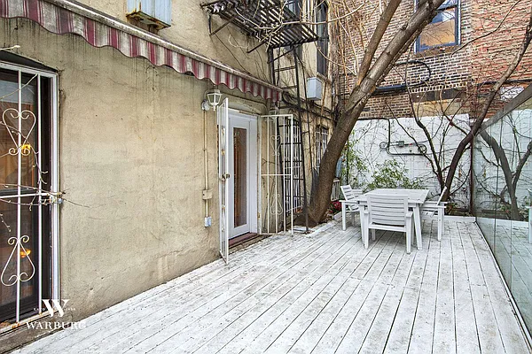 Rented by Warburg | media 12