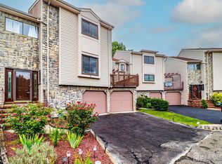 10 Azalea Ct, East Brunswick, NJ 08816