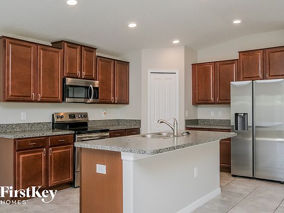 4th image of 16801 Peaceful Valley Dr