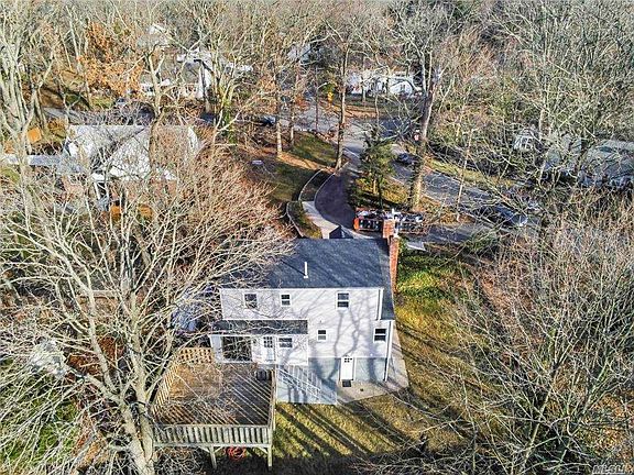 3rd image of 21 Deepdale Dr