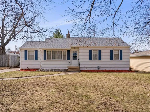 228 Derbyshire Rd, Waterloo, IA 50701