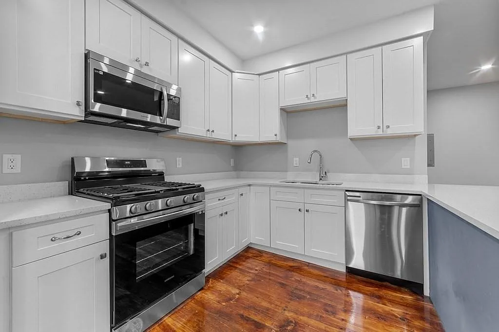 3 bed, 1600 sqft, $2,450 — Photo 1
