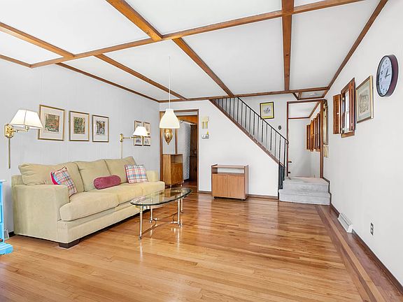 2nd image of 2351 Knapp St