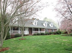 3rd image of 3428 Berkshire Cir