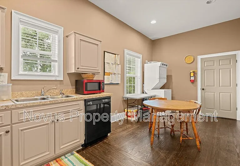 214 Maple St — Photo 27
