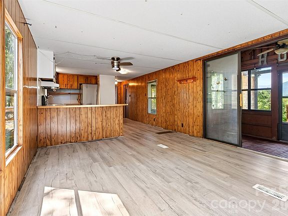 5th image of 128 Pearson Cir