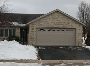 328 Phoenix Dr, Chambersburg, PA 17201