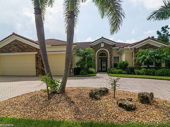 2nd image of 7599 SE Belle Maison Dr